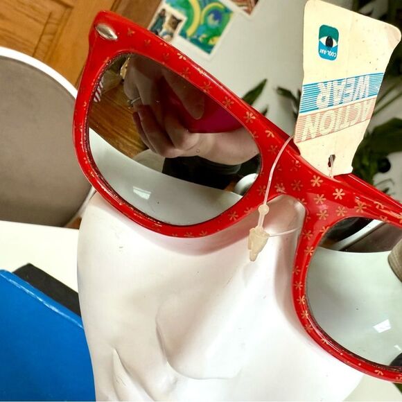 RARE True Vintage 1960s 1970s Deadstock Red Flower Power Print Sunglasses main image 6